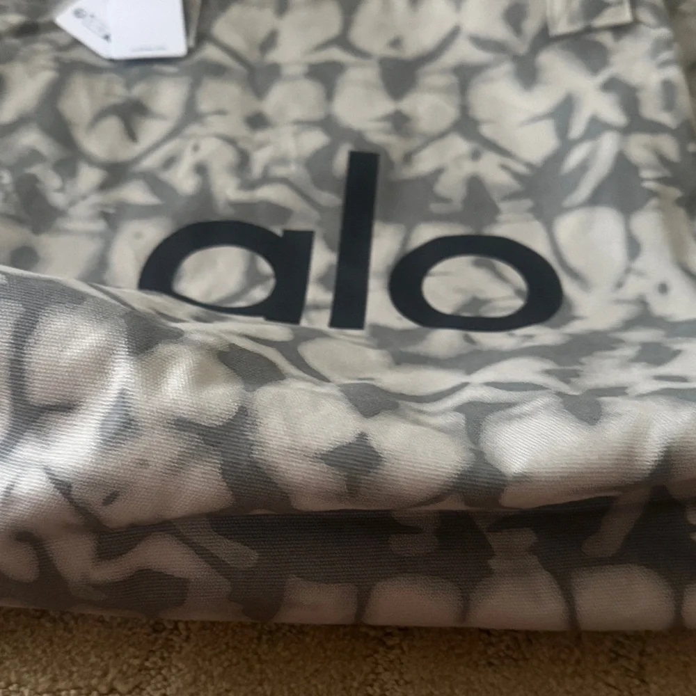 ALO Yoga grey tied dyed  Tote Bag - Picture 3 of 4